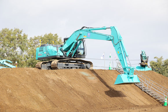 ICT建機を使用した土木施行トレーニング